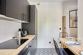 Superb Invalide Apartment Near Eiffel Tower