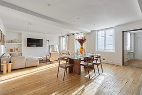 Sumptuous Apartment Louvre Museum/palais Royal
