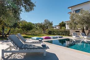 White House Villa Pefkochori