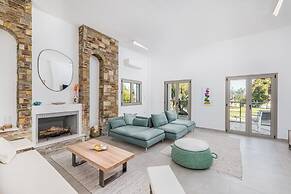 White House Villa Pefkochori