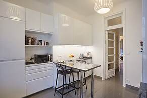 Apartment Arc de Triomphe/ Champs Elysee