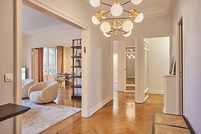 Apartment Arc de Triomphe/ Champs Elysee