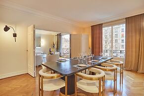 Apartment Arc de Triomphe/ Champs Elysee