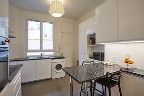 Apartment Arc de Triomphe/ Champs Elysee