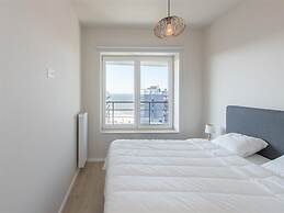 Serene Apartment With Mountain View