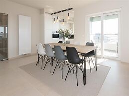 Serene Apartment With Mountain View