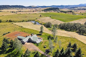 Romantic Vineyard Getaway in Oakland: Mtn Views!