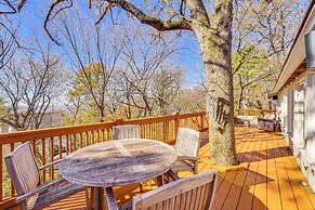 1 Mi to Dtwn Fayetteville: Home w/ Fenced Yard