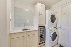 1 Mi to Dtwn Fayetteville: Home w/ Fenced Yard