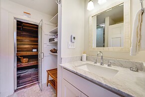 1 Mi to Dtwn Fayetteville: Home w/ Fenced Yard