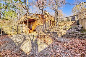 1 Mi to Dtwn Fayetteville: Home w/ Fenced Yard