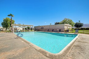 Golf Course On-site: Peaceful Condo in Palm Desert
