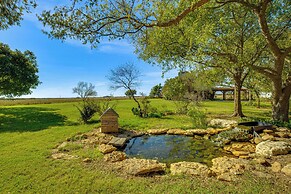 30 Mi to Fort Worth: Rural Retreat w/ Patio!