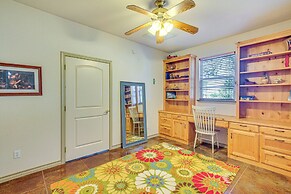 30 Mi to Fort Worth: Rural Retreat w/ Patio!