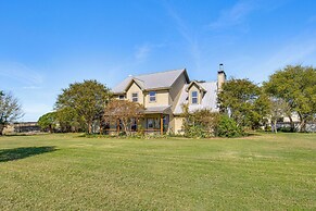 30 Mi to Fort Worth: Rural Retreat w/ Patio!