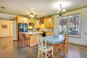 30 Mi to Fort Worth: Rural Retreat w/ Patio!