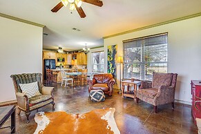 30 Mi to Fort Worth: Rural Retreat w/ Patio!