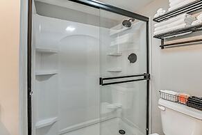 7 Mi to Ocean: Myrtle Beach Condo w/ Deck