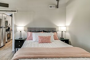 7 Mi to Ocean: Myrtle Beach Condo w/ Deck