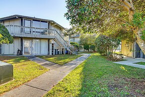 7 Mi to Ocean: Myrtle Beach Condo w/ Deck