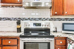 1 Mi to Dtwn: Cozy Condo in Anchorage!