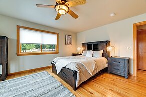 Vineyard Farmhouse in Oakland w/ Hot Tub!