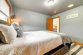 Vineyard Farmhouse in Oakland w/ Hot Tub!