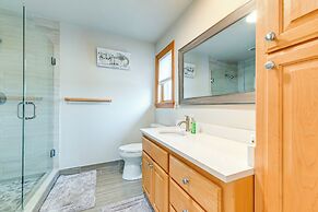 Vineyard Farmhouse in Oakland w/ Hot Tub!