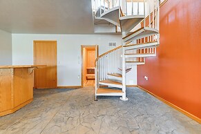 Vineyard Farmhouse in Oakland w/ Hot Tub!