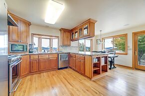 Vineyard Farmhouse in Oakland w/ Hot Tub!