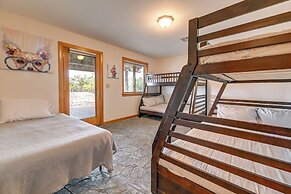 Vineyard Farmhouse in Oakland w/ Hot Tub!