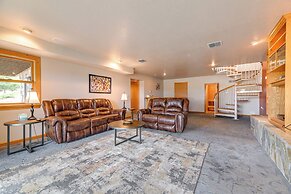 Vineyard Farmhouse in Oakland w/ Hot Tub!