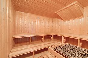 Vineyard Farmhouse in Oakland w/ Hot Tub!