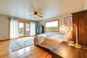 Vineyard Farmhouse in Oakland w/ Hot Tub!