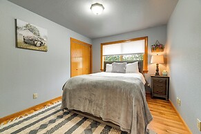 Vineyard Farmhouse in Oakland w/ Hot Tub!