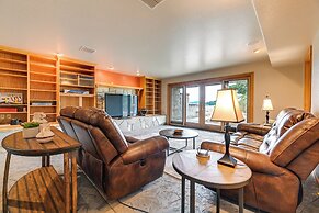 Vineyard Farmhouse in Oakland w/ Hot Tub!