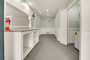 1 Block to Beach: Home w/ Patio in Murrells Inlet!