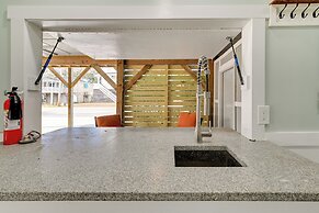 1 Block to Beach: Home w/ Patio in Murrells Inlet!