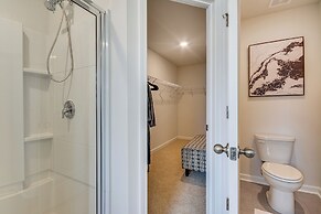 Modern Townhome w/ Private Yard in Kernersville!