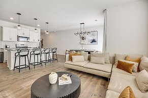 Modern Townhome w/ Private Yard in Kernersville!