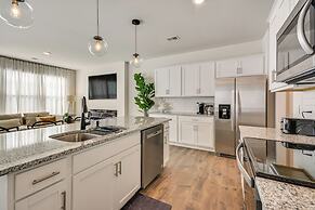 Modern Townhome w/ Private Yard in Kernersville!