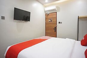 OYO 92956 Travelbiz Hotel