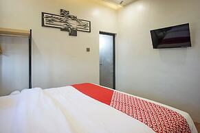 OYO 92956 Travelbiz Hotel