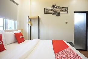 OYO 92956 Travelbiz Hotel