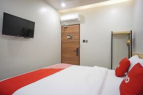 OYO 92956 Travelbiz Hotel