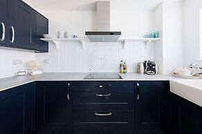 Beautifully Refurbished 4-bed Beachside Retreat