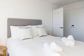 Beautifully Refurbished 4-bed Beachside Retreat