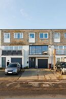 Beautifully Refurbished 4-bed Beachside Retreat