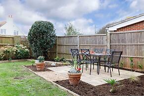 Spacious 4-bed Seaside Retreat in Selsey