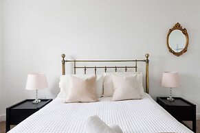 Spacious 4-bed Seaside Retreat in Selsey